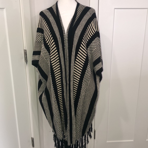 Do everything for love| Kimono shawl sweater| Women’s|. OSFM Black Cream Bo ho - Picture 6 of 11